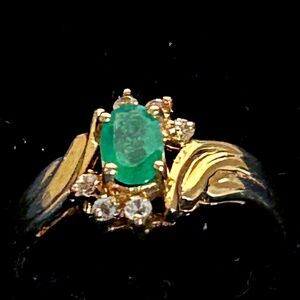 Beautiful 1/2 Ct Oval Emerald 6 Diamond 10 K Yellow Gold Sz 5.75 Cocktail Ring